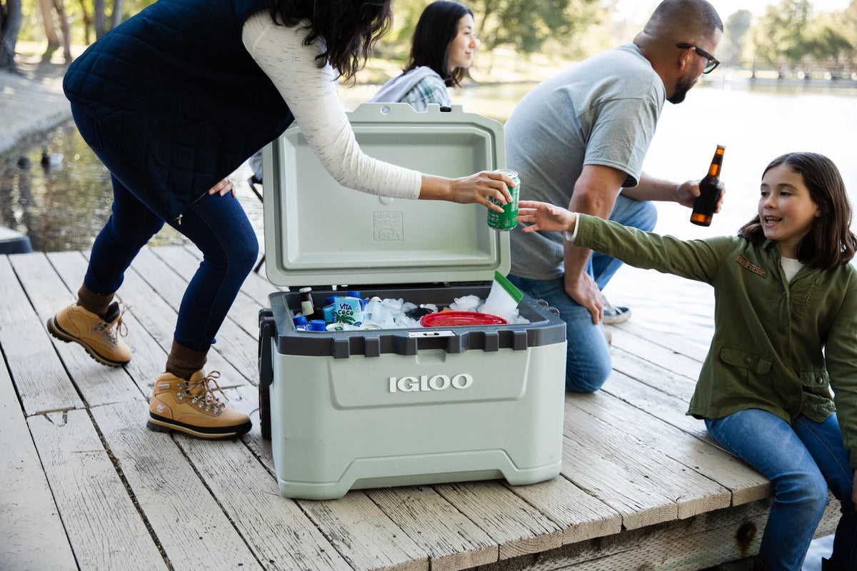 52 QT Wheeled Ice Chest Cooler D603806